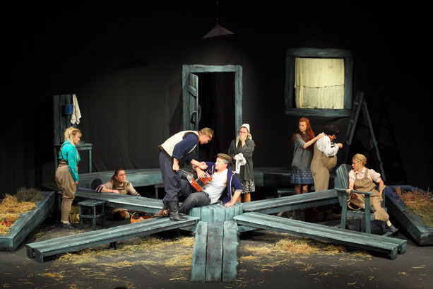 П'еса з адкрытым фіналам. Што чакае акцёраў з Гродна, якія адмовіліся граць з салідарнасці з затрыманым калегам