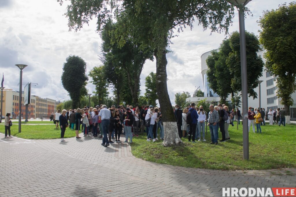 Десятки задержаний, газ и удушения. Как протестовал Гродно 6 сентября