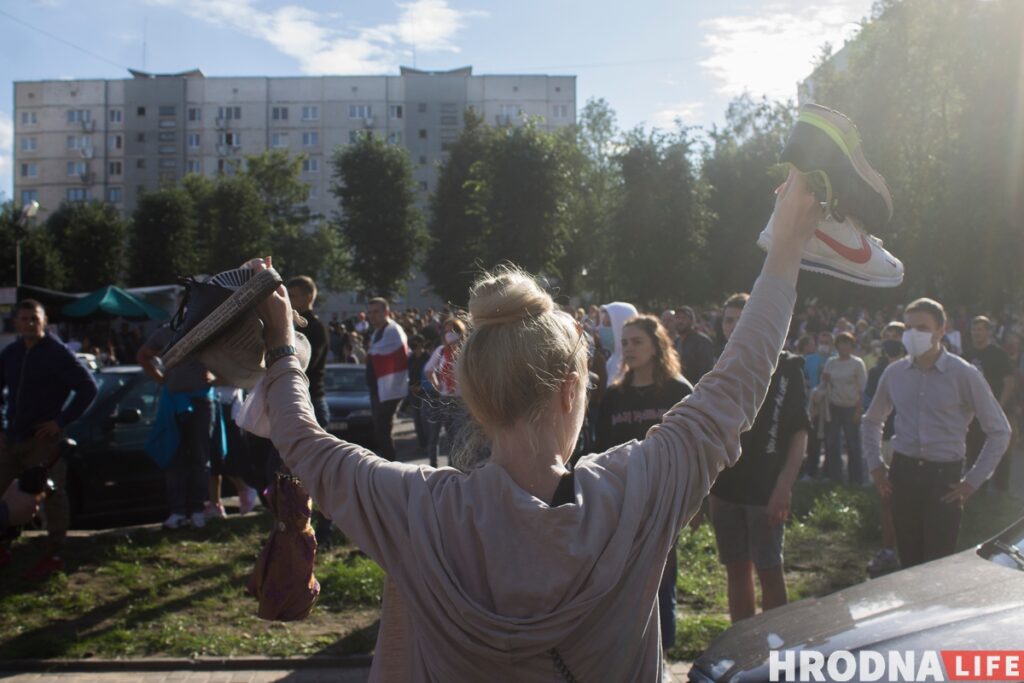 “Два человека заломали руки, третий начал душить, я потерял сознание”. Как задерживали гродненцев на Марше единства 6 сентября