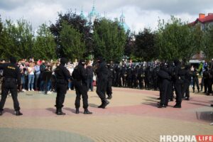 Десятки задержаний, газ и удушения. Как протестовал Гродно 6 сентября