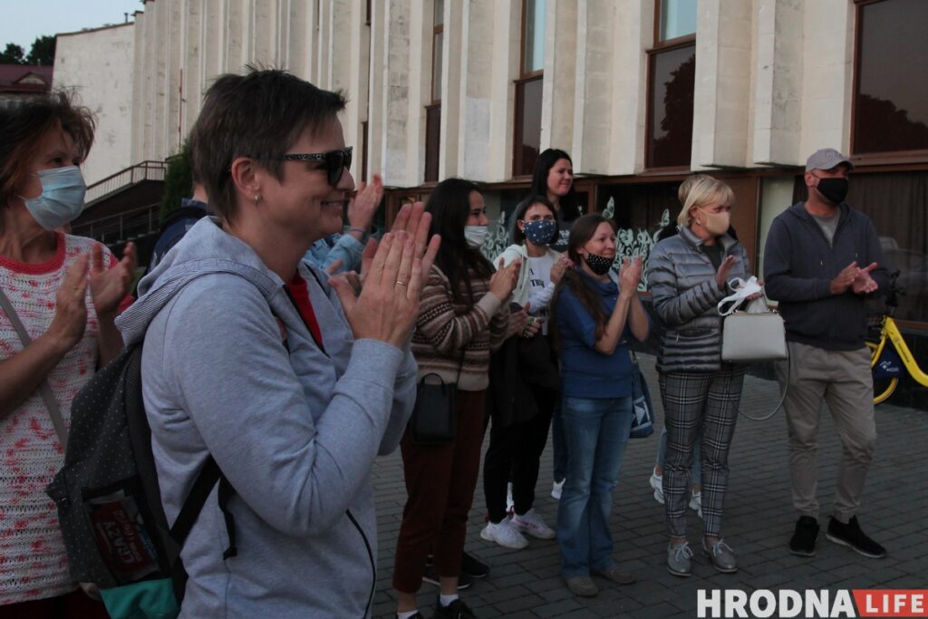 «Давайте два года на Конституцию, а потом всё будет хорошо». О чем говорил Владимир Караник в Гродненском драмтеатре после остановки спектакля