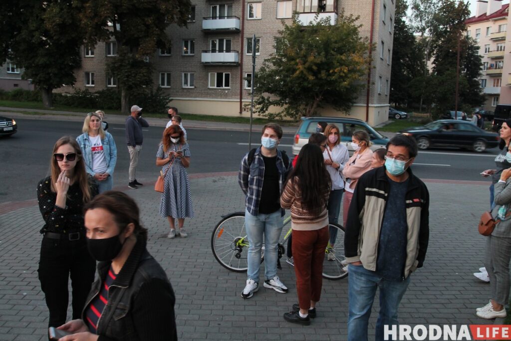 «Давайте два года на Конституцию, а потом всё будет хорошо». О чем говорил Владимир Караник в Гродненском драмтеатре после остановки спектакля