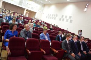 "Изменения решаются не через улицу". Владимир Караник посетил ГрГМУ