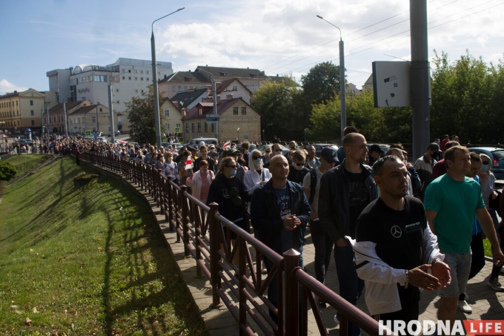 ОМОН со щитами, военные и десятки задержаний. Как протестовал Гродно 13 сентября
