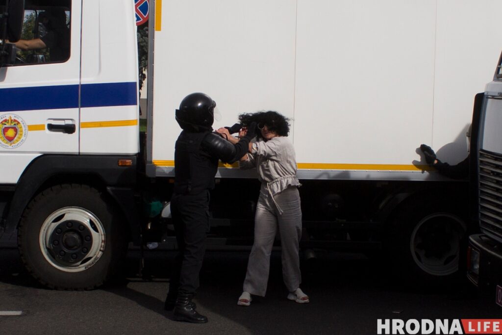 Вина выжившего и коллективная ответственность: почему белорусы чувствуют стыд за войну в Украине и что с ним делать