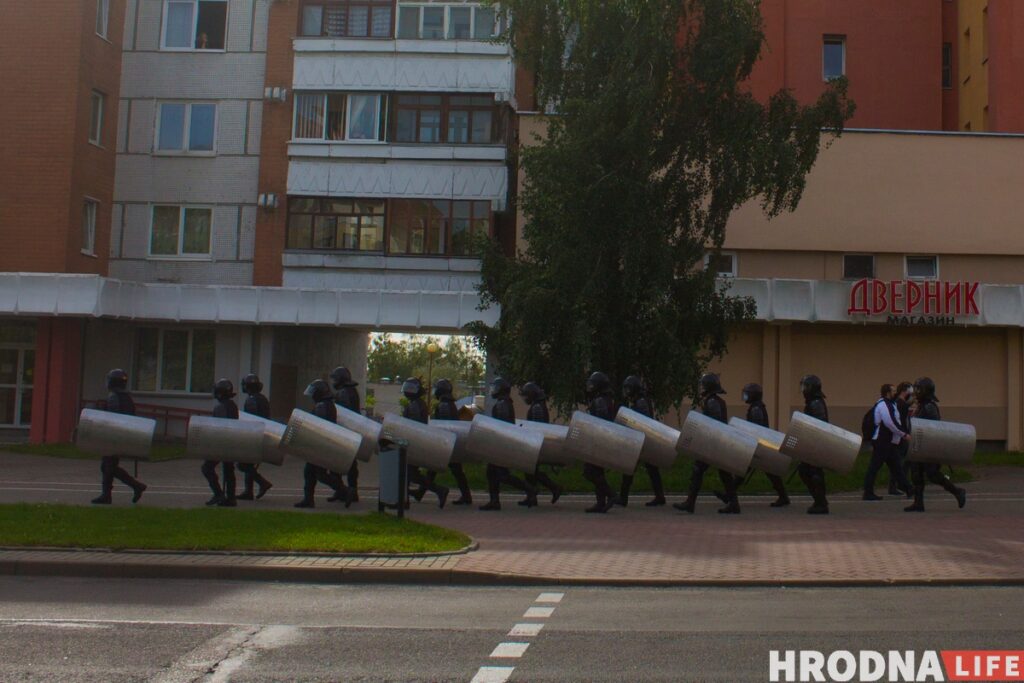 ОМОН со щитами, военные и десятки задержаний. Как протестовал Гродно 13 сентября