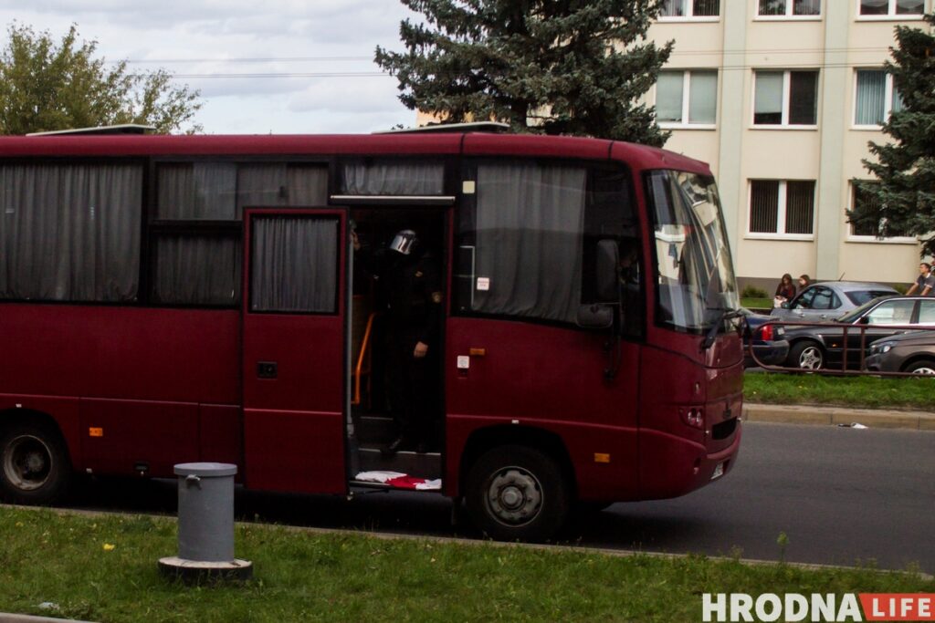 ОМОН со щитами, военные и десятки задержаний. Как протестовал Гродно 13 сентября