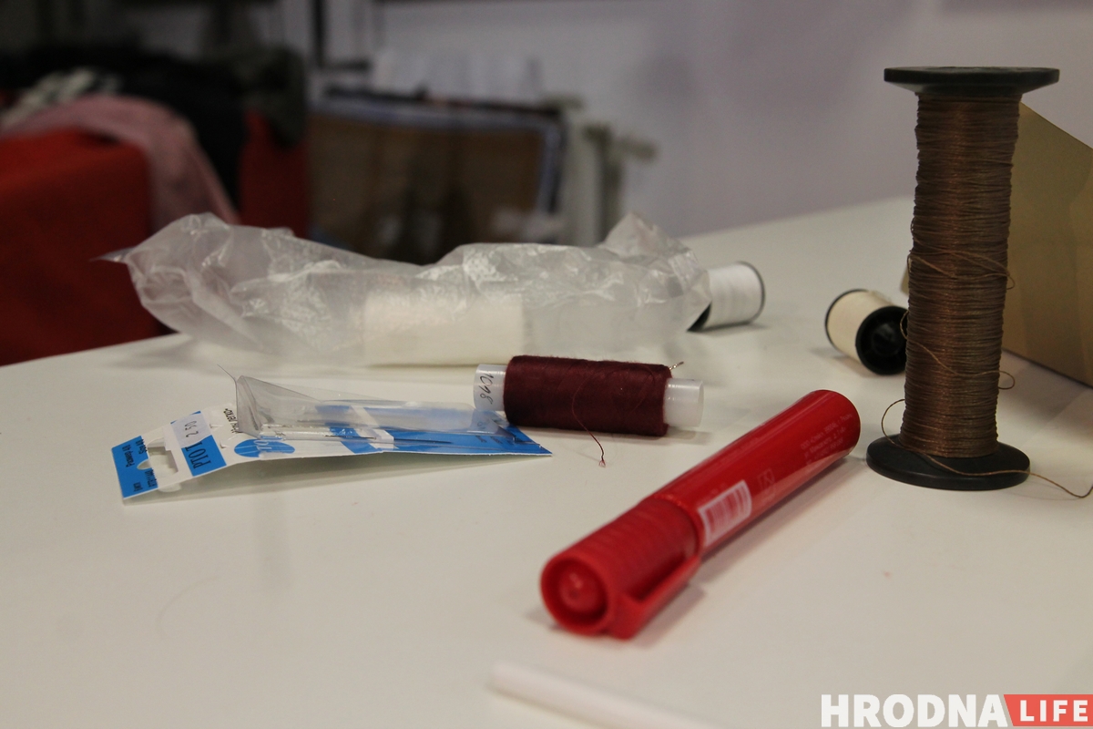 "Символ новой чистой Беларуси". Невесты в бело-красно-белых платьях вышли на акцию в Гродно