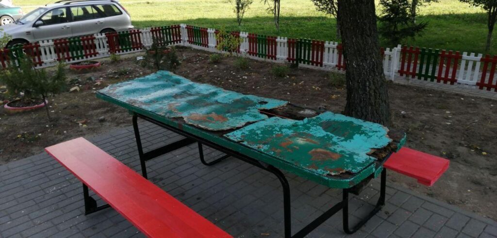 "Няма чаго баяцца, мы ж не злачынцы". Як скончылася спрэчка за бел-чырвона-белы дворык у Гродне