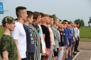 На факультативах в школе будут учить строевому шагу, уничтожению танков НАТО и противодействию "цветным революциям"