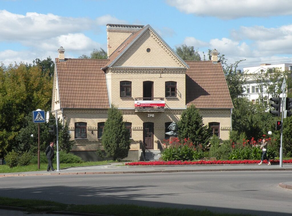 Лукашэнка: Не будзем мірыцца з тым, што ў Гродне на балконах вывешваюць польскія сцягі