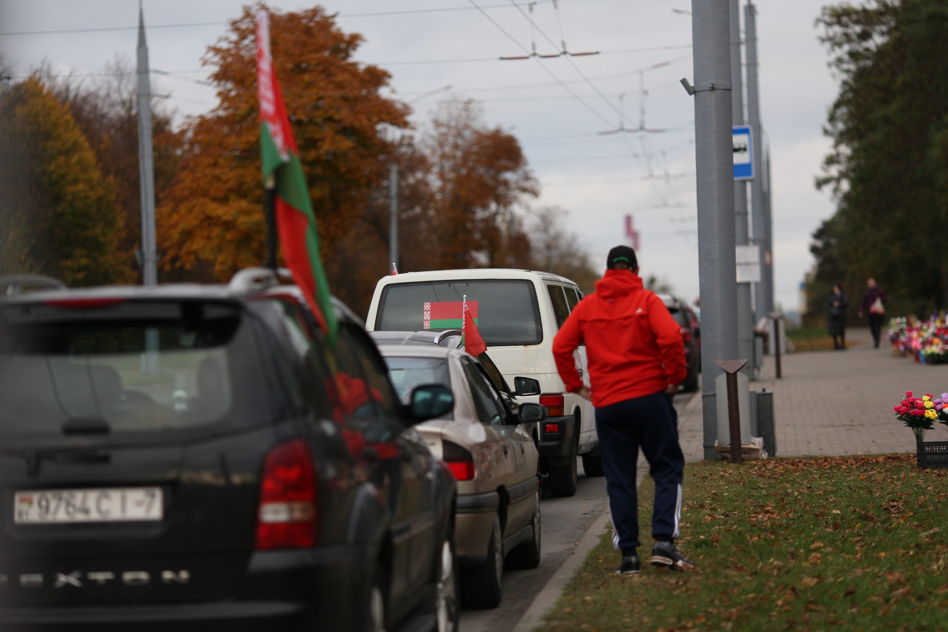 "Толпой ломились в подъезд". Десятки гродненцев задержали на марше в поддержку "Гродно Азот"