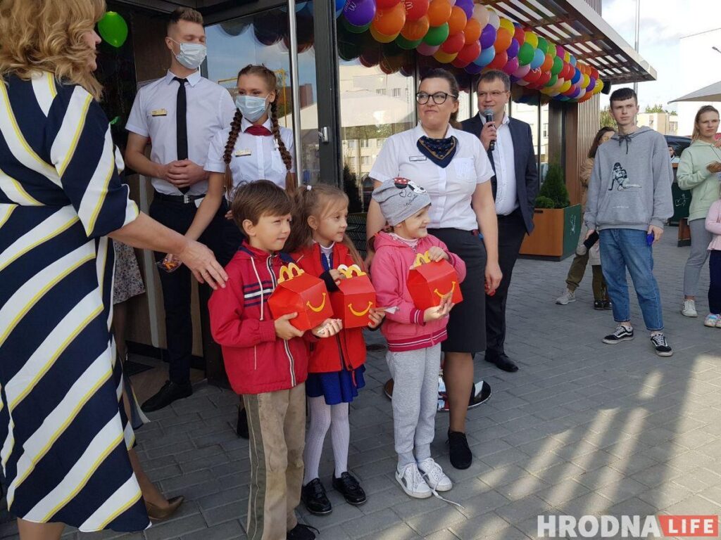 «Что бульбаши будут покупать? Картошку!» Как прошло открытие МакДональдс в Гродно