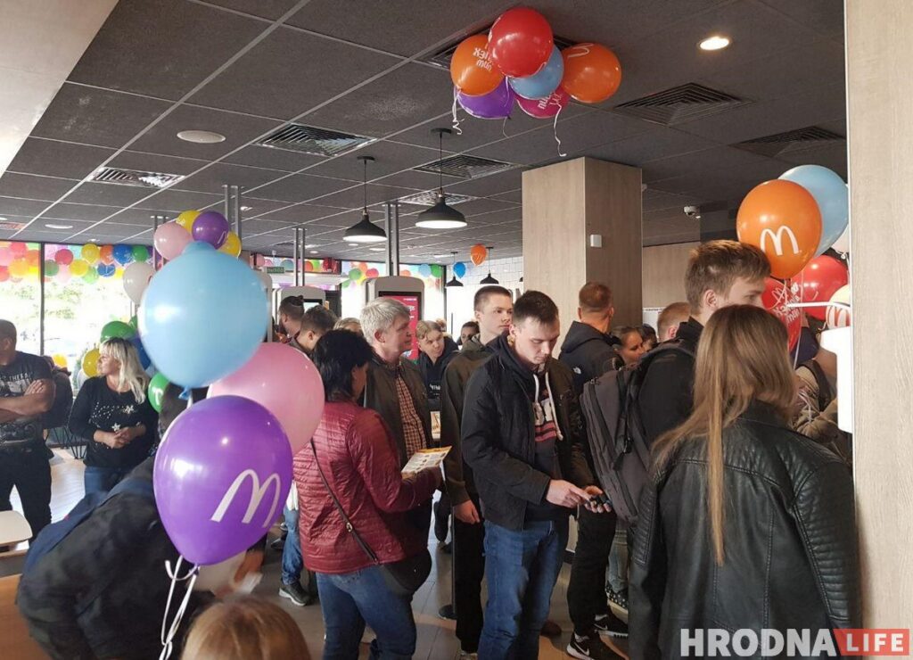 «Что бульбаши будут покупать? Картошку!» Как прошло открытие МакДональдс в Гродно