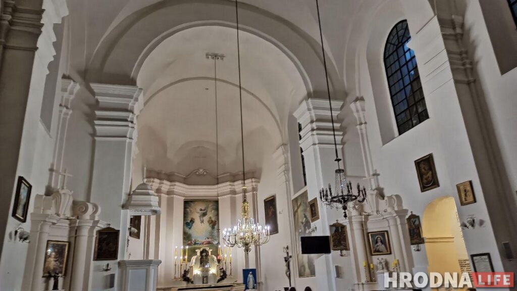 Путешествие под зонтом: замки Любчи и Новогрудка, самый старый костел и музей под открытым небом - за 1 день и 280 километров