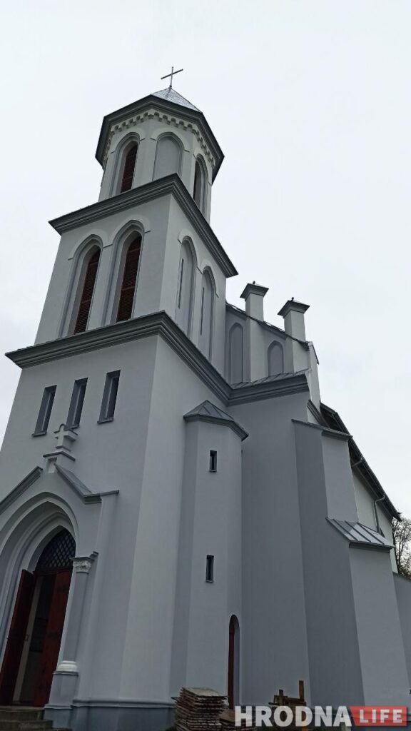 Путешествие под зонтом: замки Любчи и Новогрудка, самый старый костел и музей под открытым небом - за 1 день и 280 километров