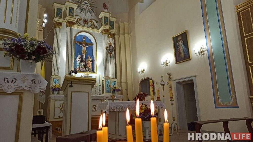 Путешествие под зонтом: замки Любчи и Новогрудка, самый старый костел и музей под открытым небом - за 1 день и 280 километров