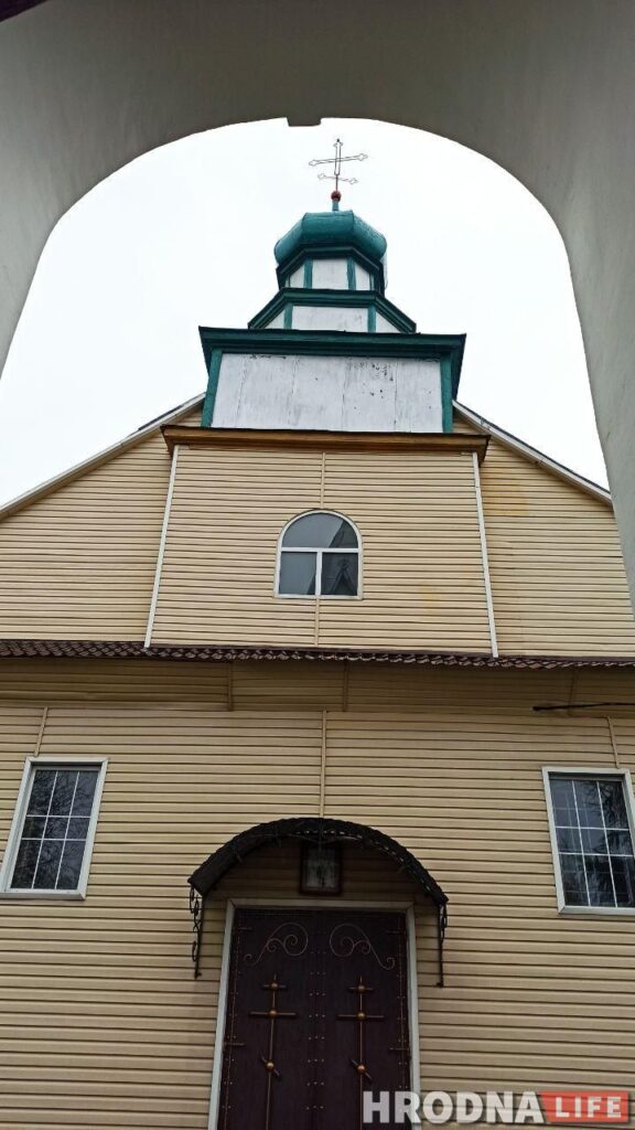 Путешествие под зонтом: замки Любчи и Новогрудка, самый старый костел и музей под открытым небом - за 1 день и 280 километров