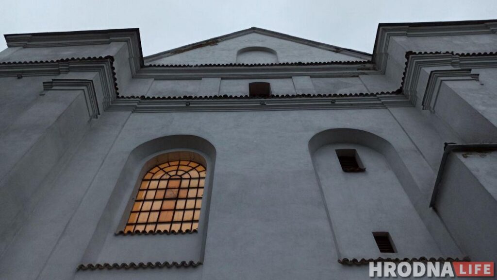 Путешествие под зонтом: замки Любчи и Новогрудка, самый старый костел и музей под открытым небом - за 1 день и 280 километров