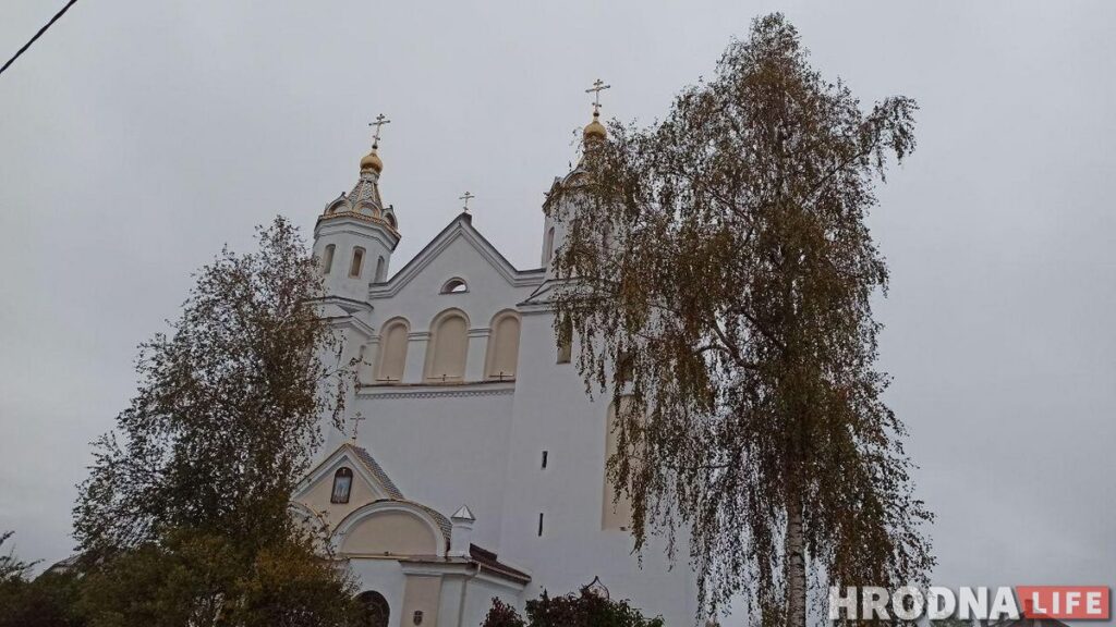 Путешествие под зонтом: замки Любчи и Новогрудка, самый старый костел и музей под открытым небом - за 1 день и 280 километров