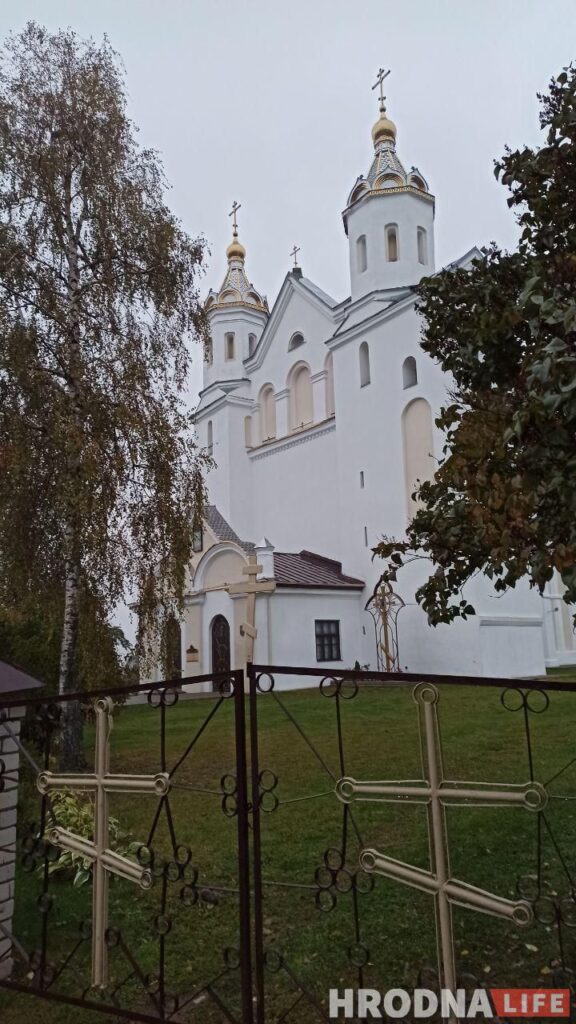 Путешествие под зонтом: замки Любчи и Новогрудка, самый старый костел и музей под открытым небом - за 1 день и 280 километров