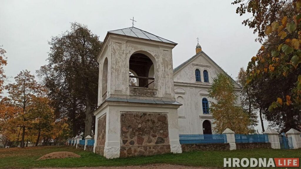 Путешествие под зонтом: замки Любчи и Новогрудка, самый старый костел и музей под открытым небом - за 1 день и 280 километров