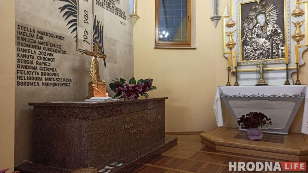 Путешествие под зонтом: замки Любчи и Новогрудка, самый старый костел и музей под открытым небом - за 1 день и 280 километров