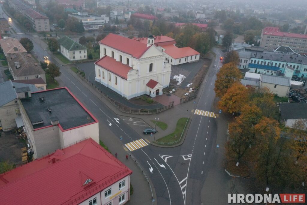 Путешествие под зонтом: замки Любчи и Новогрудка, самый старый костел и музей под открытым небом - за 1 день и 280 километров