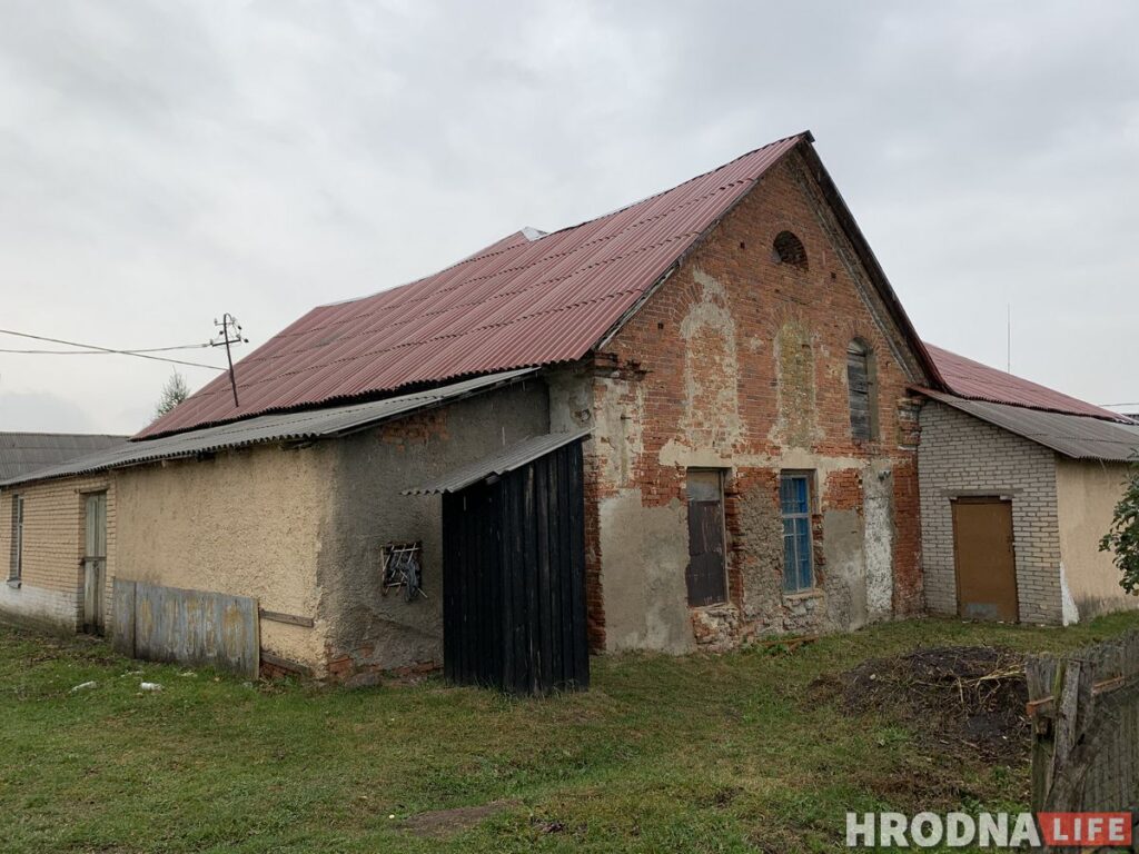 Путешествие под зонтом: замки Любчи и Новогрудка, самый старый костел и музей под открытым небом - за 1 день и 280 километров