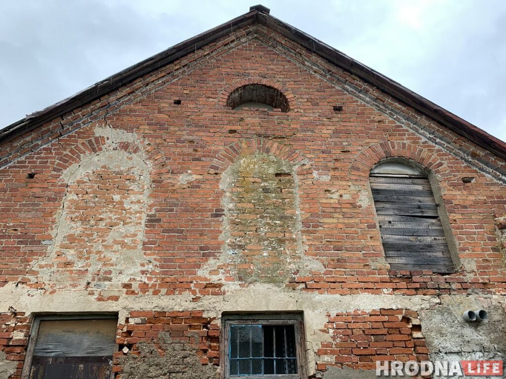 Путешествие под зонтом: замки Любчи и Новогрудка, самый старый костел и музей под открытым небом - за 1 день и 280 километров