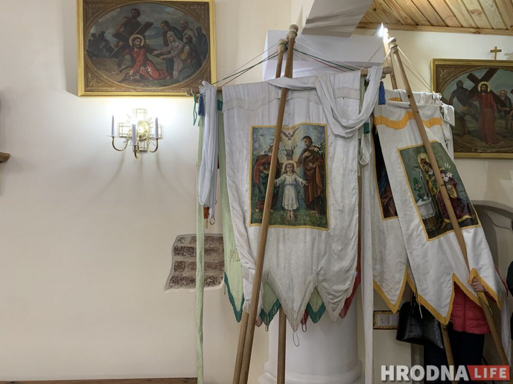 Путешествие под зонтом: замки Любчи и Новогрудка, самый старый костел и музей под открытым небом - за 1 день и 280 километров