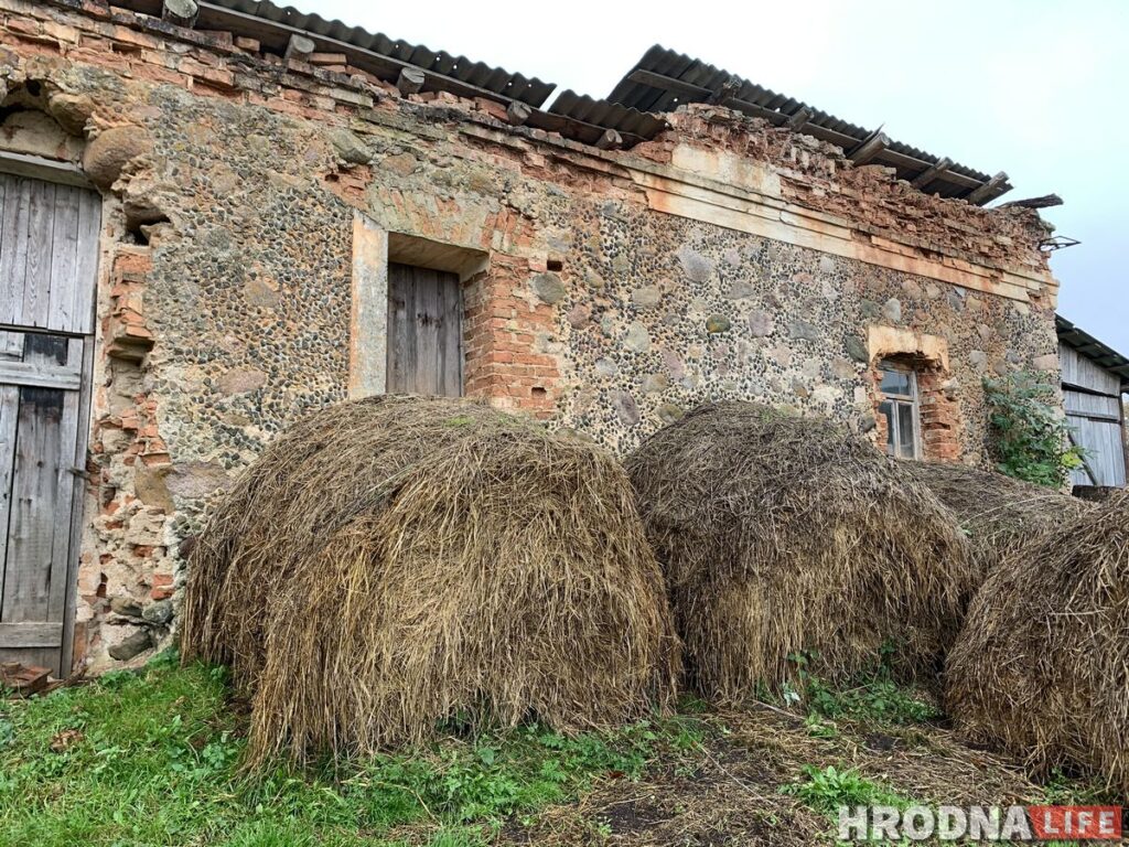 Путешествие под зонтом: замки Любчи и Новогрудка, самый старый костел и музей под открытым небом - за 1 день и 280 километров