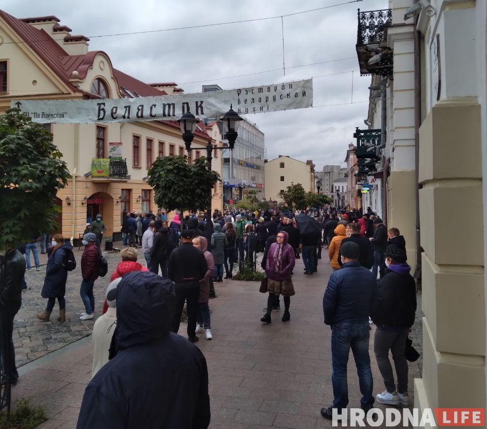 Хадзілі па Савецкай і спявалі песні: як прайшла пратэстная акцыя ў Гродне