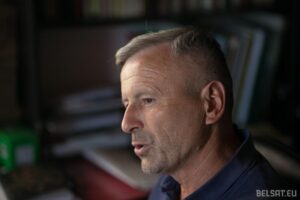 Алеся Кравцевича оставили в изоляторе. Как его поддержали ученые и люди культуры