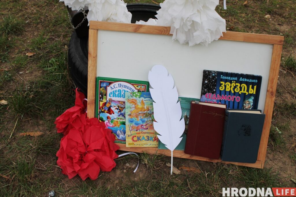 Гродненцы устроили дворовой фестиваль ко Дню матери. К ним приехала милиция