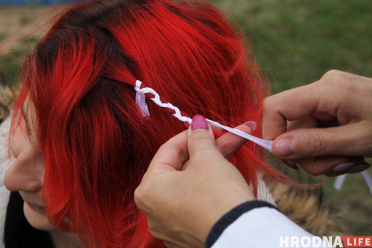 Гродненцы устроили дворовой фестиваль ко Дню матери. К ним приехала милиция