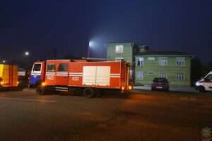 Во время пожара в деревянном доме в Гродно погибла гродненка (видео очевидцев)