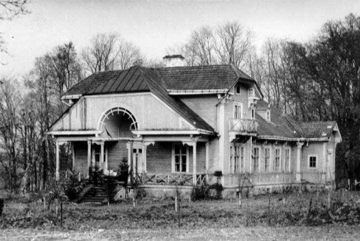 Путешествие под зонтом: замки Любчи и Новогрудка, самый старый костел и музей под открытым небом - за 1 день и 280 километров