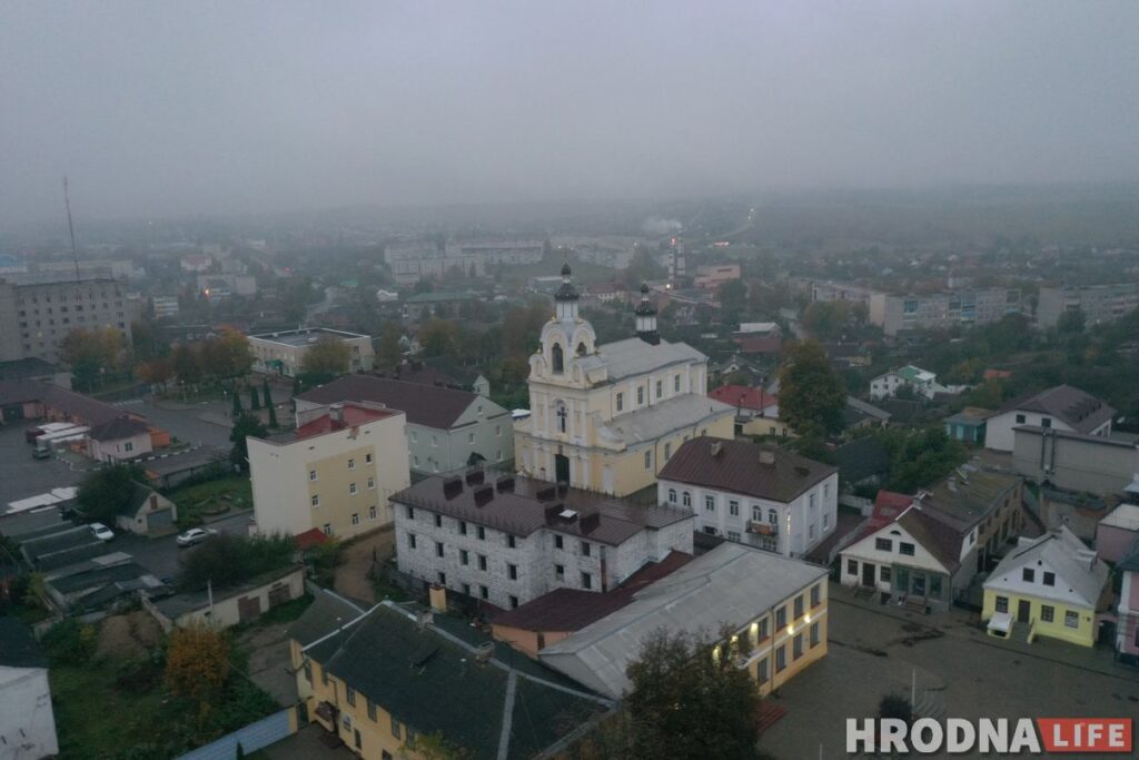 Путешествие под зонтом: замки Любчи и Новогрудка, самый старый костел и музей под открытым небом - за 1 день и 280 километров