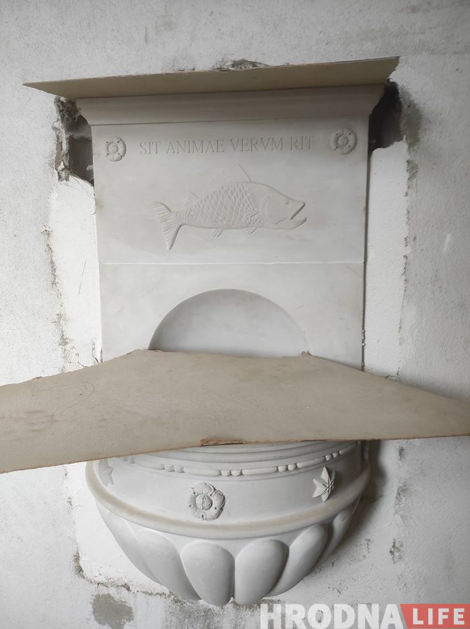 Над входом появился герб Речи Посполитой. Что еще сейчас происходит в Старом замке. Фото