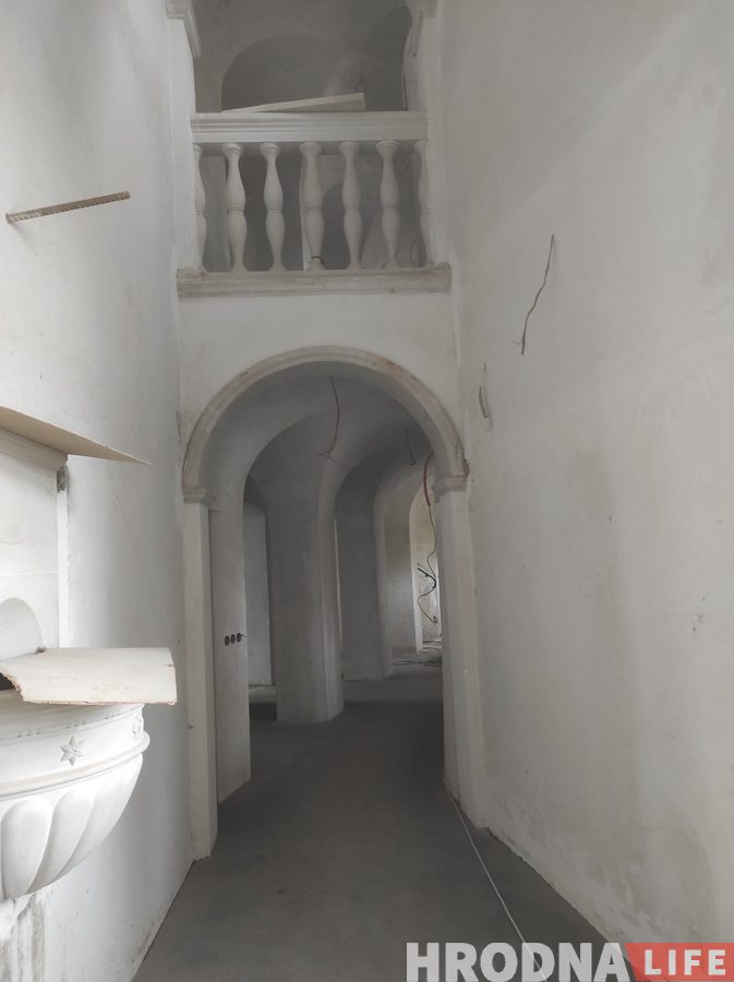 Над входом появился герб Речи Посполитой. Что еще сейчас происходит в Старом замке. Фото