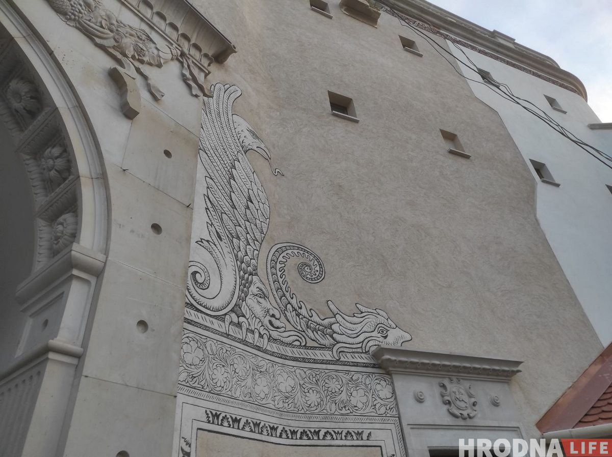 Над входом появился герб Речи Посполитой. Что еще сейчас происходит в Старом замке. Фото