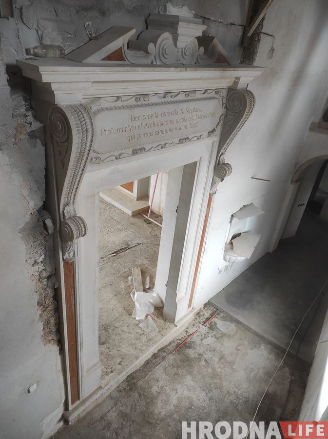 Над входом появился герб Речи Посполитой. Что еще сейчас происходит в Старом замке. Фото