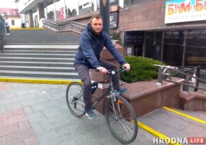 «Я просто был в центре». За что в центре Гродно задержали велосипедиста «Я просто был в центре». За что в центре Гродно задержали велосипедиста