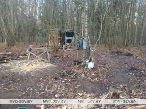 Семья, которая готовилась к апокалипсису, спасалась от чипирования в военной палатке Семья, которая готовилась к апокалипсису, спасалась от чипирования в военной палатке