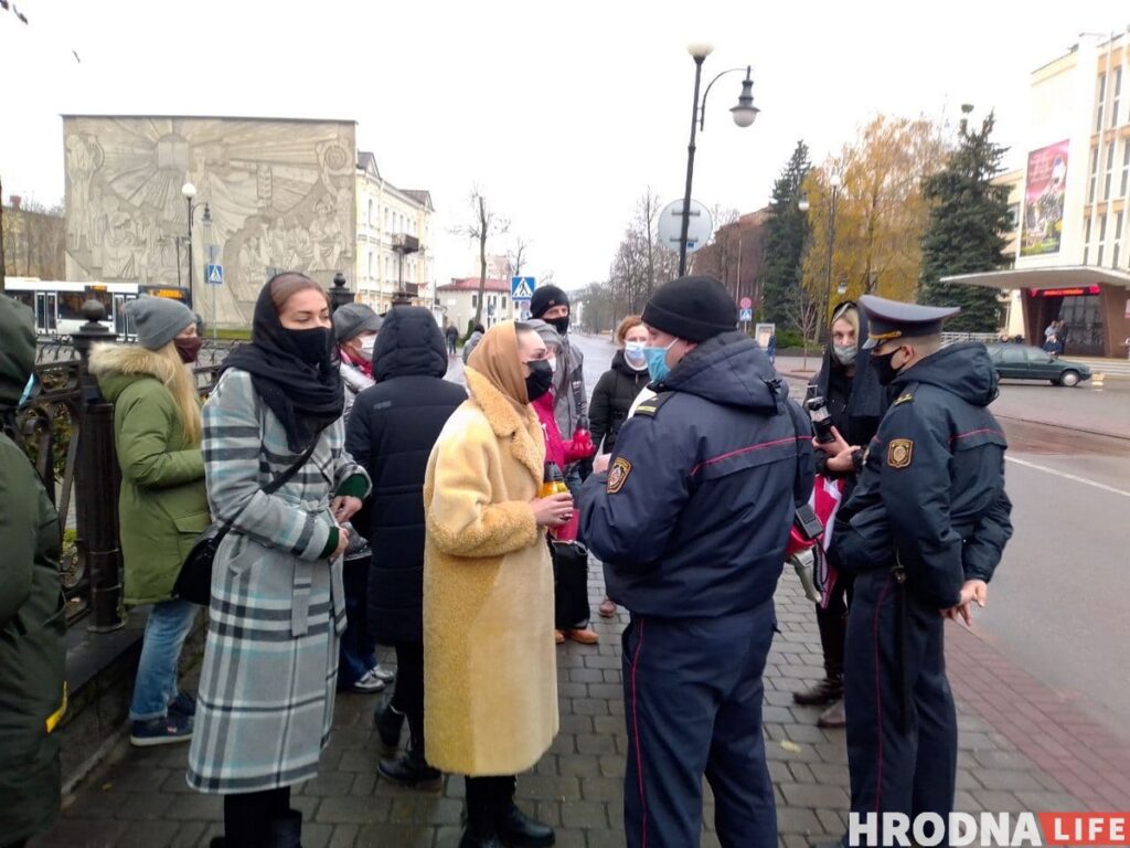 Панихида и цепи солидарности. Как Гродно скорбит по Роману Бондаренко