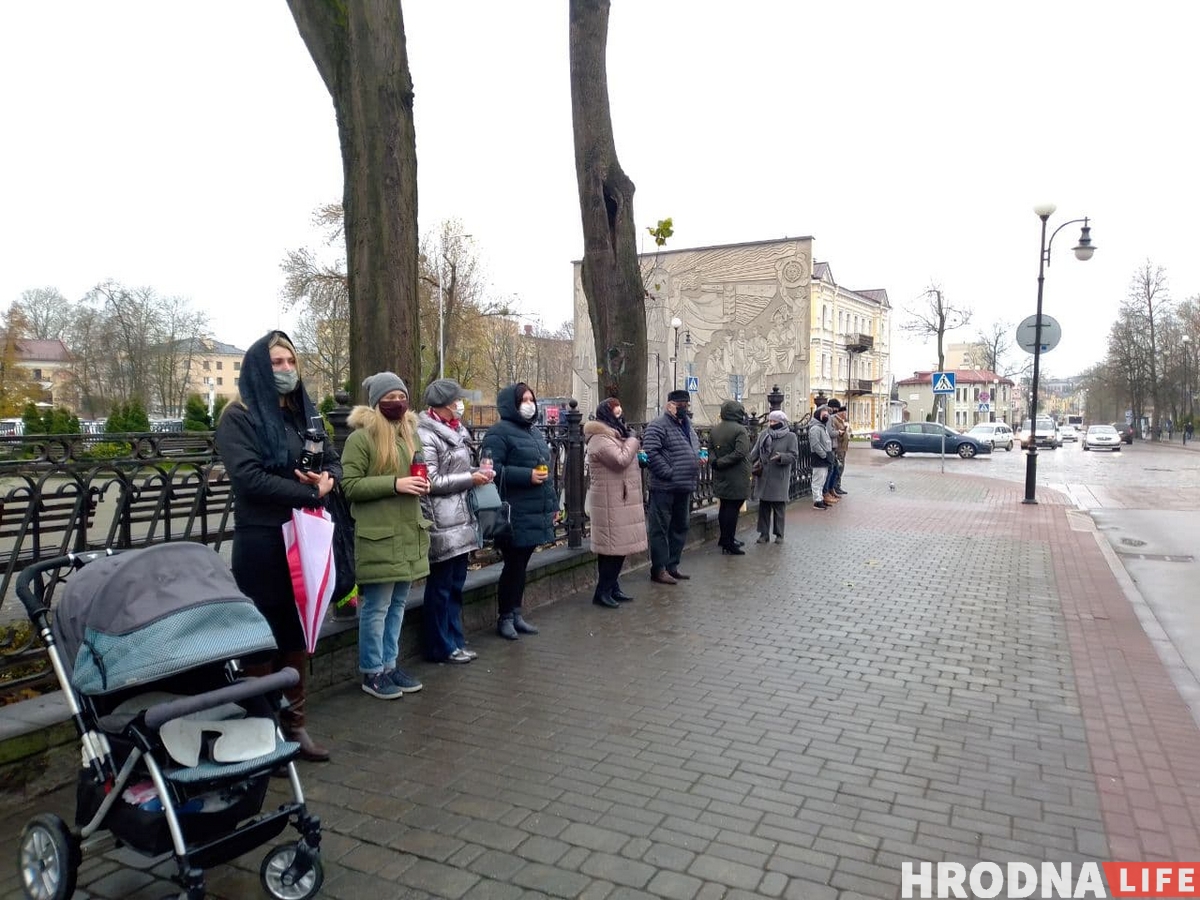 Панихида и цепи солидарности. Как Гродно скорбит по Роману Бондаренко