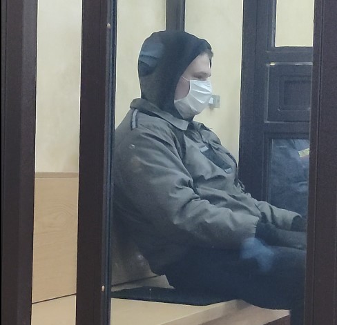 Усадили со спущенными штанами, угрожали вывезти в лес. Как задерживали гродненца, распылившего газ в ОМОНовца