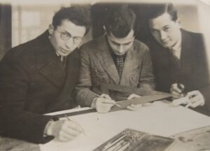 Матвей Шафранский (справа) во время учебы в ремесленной школе Гродно. Фото: личный архив семьи Шафранских