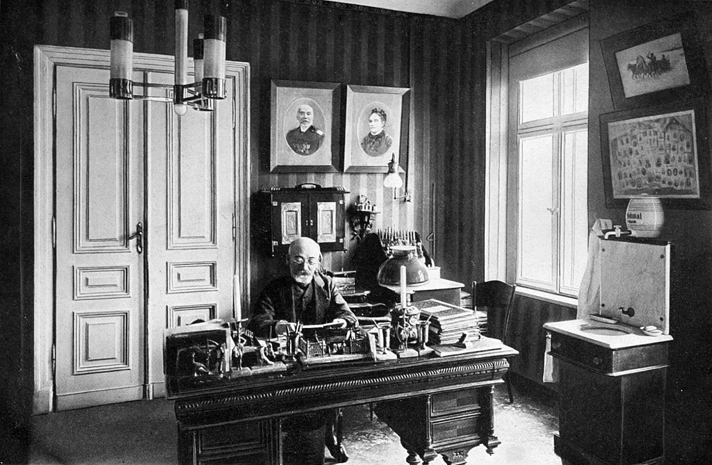 «Доктар, які мае надзею». 7 фактаў пра Людвіка Заменгофа, што варта ведаць гродзенцам Людвік Заменгоф у сваім кабінеце, 1910 г. Фота: Ignacy Matuszewski